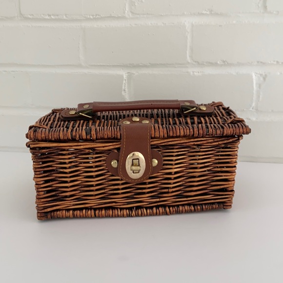 looks vintage Handbags - Wicker Satchel Vintage Wicker Summer Purse Preppy All American Picnic Basket